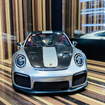 AutoArt Porsche 911 GT2 RS (991.2) GT Silver 1:18 Diecast Model Car - collector edition scale model
