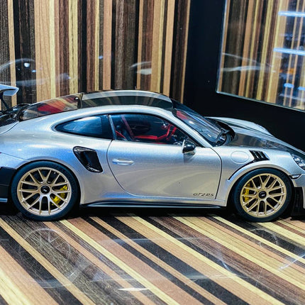 AutoArt Porsche 911 GT2 RS (991.2) GT Silver 1:18 Diecast Model Car - collectible scale model car