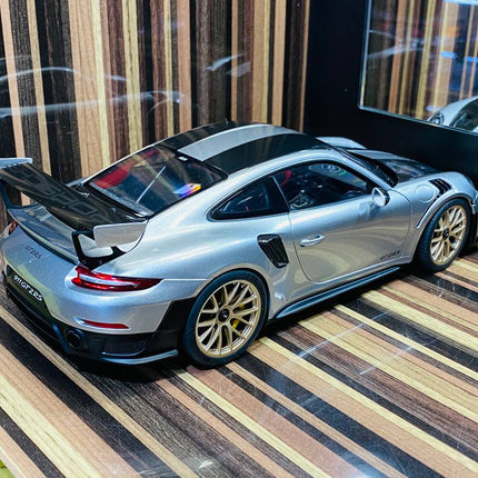 AutoArt Porsche 911 GT2 RS (991.2) GT Silver 1:18 Diecast Model Car - scale model for display