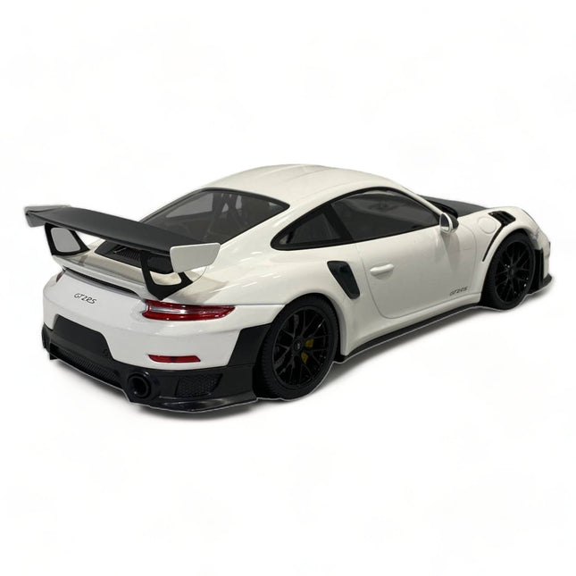 Minichamps Porsche 911 GT2 RS 2018 1:18 White Diecast Model Car - studio product photo of the scale model