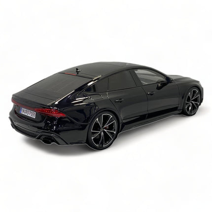 Motor Helix Audi RS 7 Avant 1:18 Diecast Model Car Black - premium collector scale model