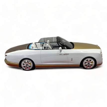 Motor Helix 1:18 Rolls-Royce Boat Tail White Diecast Model - studio product photo of the scale model