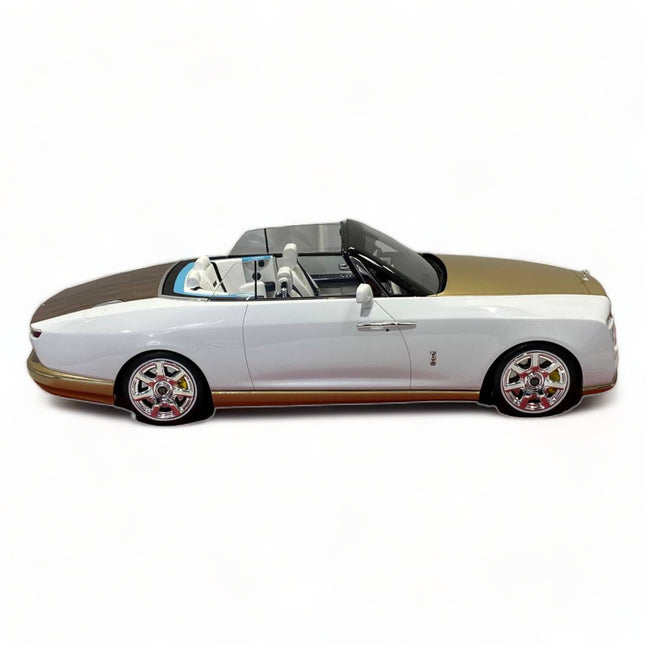 Motor Helix 1:18 Rolls-Royce Boat Tail White Diecast Model - studio product photo of the scale model