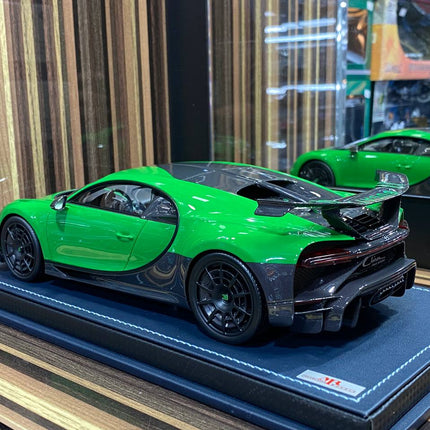 MR Collection Models Bugatti Chiron Pur Sport 1/18 Green Resin Model - premium collector scale model