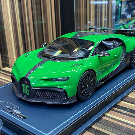 MR Collection Models Bugatti Chiron Pur Sport 1/18 Green Resin Model - detailed collector display model