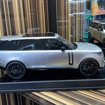 Motorhelix Land Rover Range Rover 1/18 Resin Silver Limited Edition Diecast Model Car - premium collector scale model