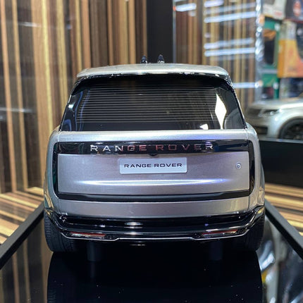 Motorhelix Land Rover Range Rover 1/18 Resin Silver Limited Edition Diecast Model Car - detailed die-cast style model