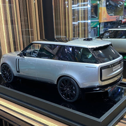 Motorhelix Land Rover Range Rover 1/18 Resin Silver Limited Edition Diecast Model Car - scale model for display