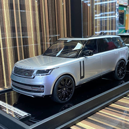 Motorhelix Land Rover Range Rover 1/18 Resin Silver Limited Edition Diecast Model Car - studio product photo of the scale mod