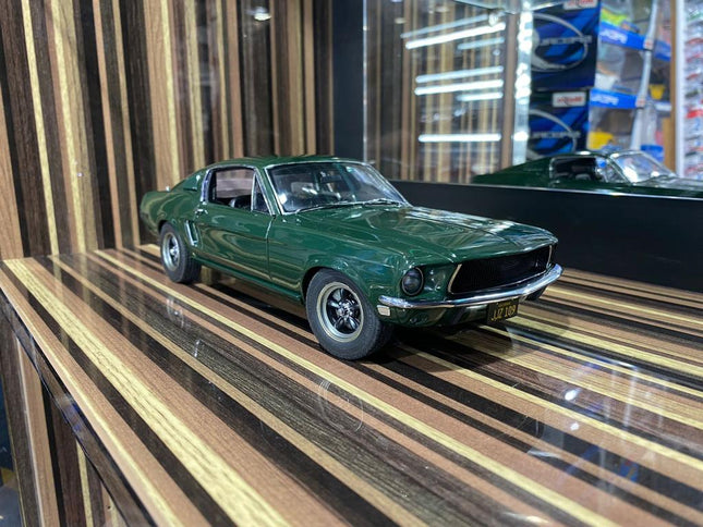 AutoArt Ford Mustang Green 1:18 Diecast Model Car - detailed collector display model