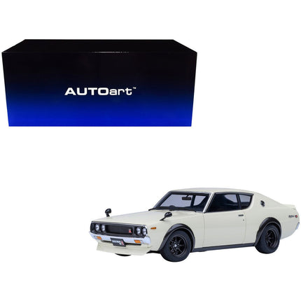 https://cdn.shopify.com/s/files/1/0504/9925/6496/files/nissan-skyline-2000gt-r-kpgc110-tuned-version-rhd-right-hand-drive-white-118-model-car-by-autoart-606331.jpg?v=1748403636