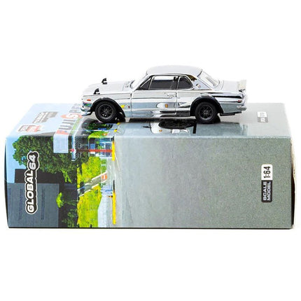 https://cdn.shopify.com/s/files/1/0504/9925/6496/files/nissan-skyline-ht-2000gt-r-rhd-right-hand-drive-silver-chrome-japan-special-edition-global64-series-164-diecast-model-car-by-tarmac-works-817912.jpg?v=1756087107