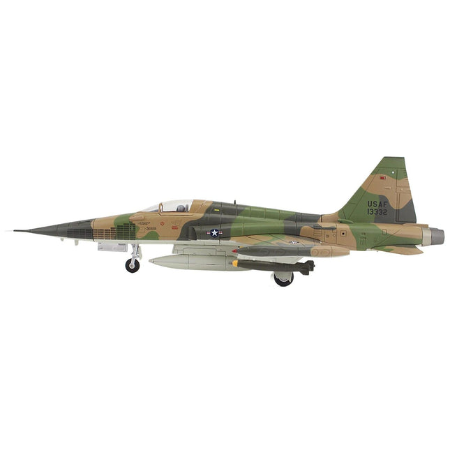 https://cdn.shopify.com/s/files/1/0504/9925/6496/files/northrop-f-5c-skoshi-tiger-aircraft-64-13332-10th-fcs-bien-hoa-afb-1965-united-states-air-force-air-power-series-172-diecast-model-by-hobby-master-179121.jpg?v=1756086810