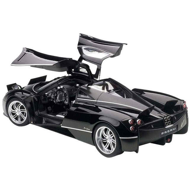 https://cdn.shopify.com/s/files/1/0504/9925/6496/files/pagani-huayra-gloss-black-with-silver-stripes-and-silver-wheels-112-model-car-by-autoart-859883.jpg?v=1748416531