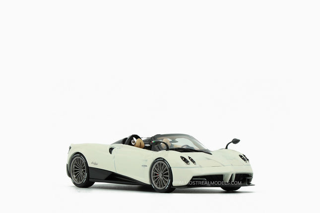 https://www.mydiecastcars.com/wp-content/uploads/2017/05/pagani-white-1-w.jpg