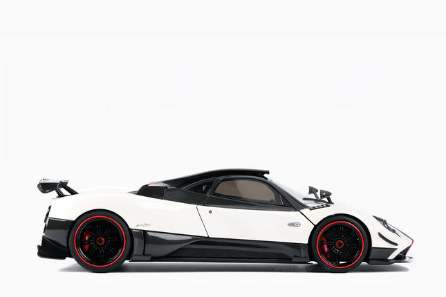 https://www.mydiecastcars.com/wp-content/uploads/2023/07/pagani-zonda-cinque-almost-real-3w.jpg