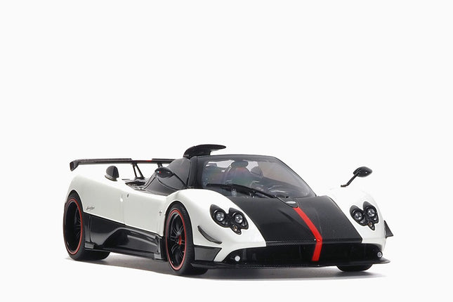 https://www.mydiecastcars.com/wp-content/uploads/2024/02/pagani-zonda-cinque-roadster-almost-real-1.jpg