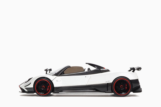 https://www.mydiecastcars.com/wp-content/uploads/2024/02/pagani-zonda-cinque-roadster-almost-real-2.jpg