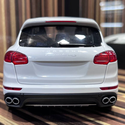 Minichamps 1/18 Porsche Cayenne White Diecast Model Car - collectible scale model car