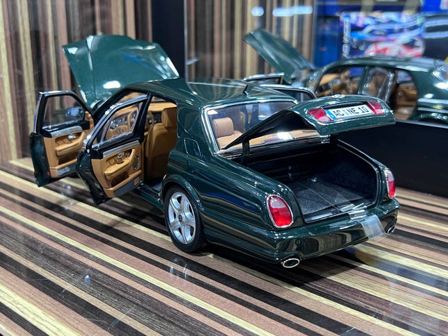 Minichamps 1:18 Bentley Arnage T Green Diecast Model Car - studio product photo of the scale model