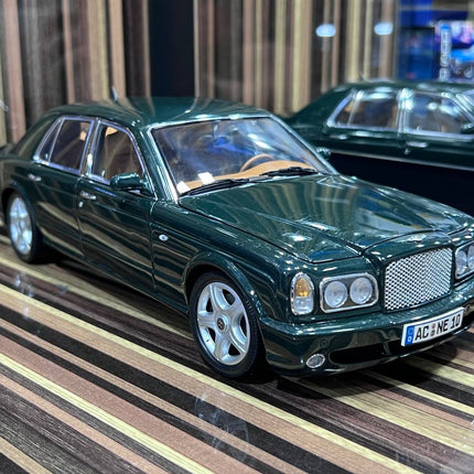 Minichamps 1:18 Bentley Arnage T Green Diecast Model Car - detailed collector display model