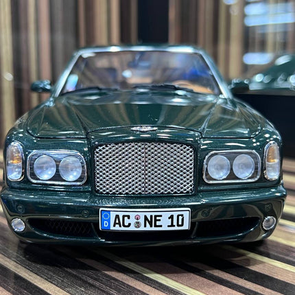 Minichamps 1:18 Bentley Arnage T Green Diecast Model Car - scale model for display