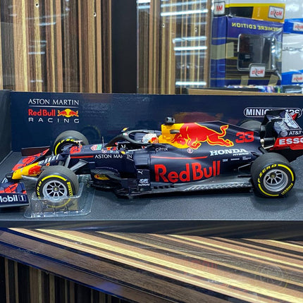 Minichamps Aston Martin F1 Red Bull Max Verstappen Abu Dhabi GP 2020 1:18 Dark Blue Diecast Model Car - detailed collector di
