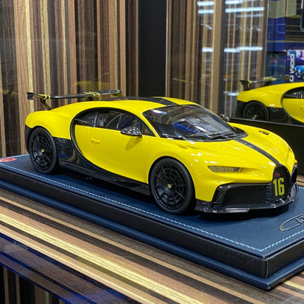 MR Bugatti Chiron Sport 1:18 Resin Diecast Model Car Yellow Limited Edition 09/99 - detailed collector display model