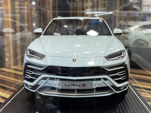 MR Lamborghini Urus 1:18 Resin Model White - studio product photo of the scale model