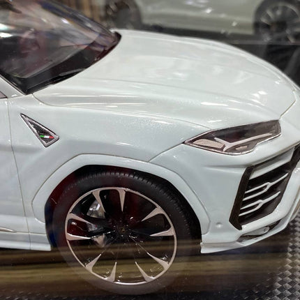 MR Lamborghini Urus 1:18 Resin Model White - fine detailed model replica