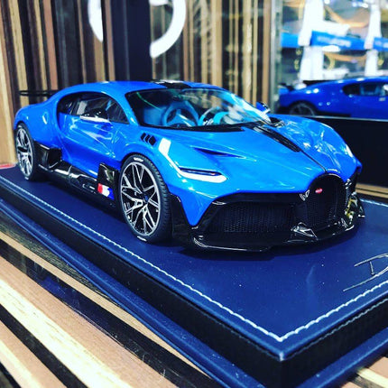 Bugatti Divo 2019 1:18 Blue Resin Model Car MR Collection - detailed collector display model