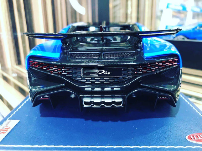 Bugatti Divo 2019 1:18 Blue Resin Model Car MR Collection - studio product photo of the scale model
