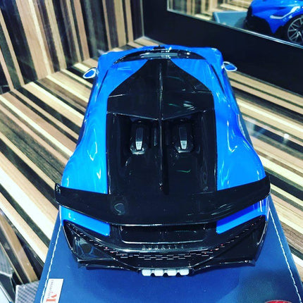 Bugatti Divo 2019 1:18 Blue Resin Model Car MR Collection - scale model for display