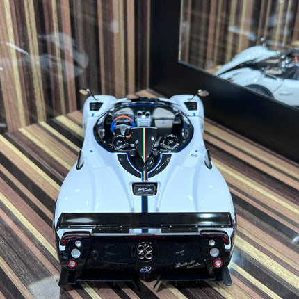 LCD Model Pagani Zonda HP White 1:18 Diecast Model Car - fine detailed model replica