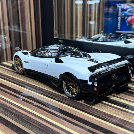 LCD Model Pagani Zonda HP White 1:18 Diecast Model Car - scale model for display