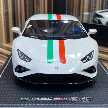 MR Lamborghini Huracan EVO RWD 1:18 Resin Model White - premium collector scale model
