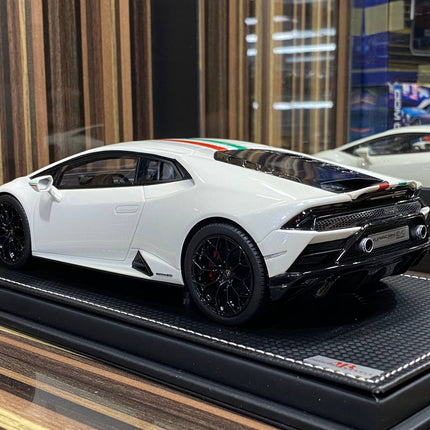 MR Lamborghini Huracan EVO RWD 1:18 Resin Model White - fine detailed model replica