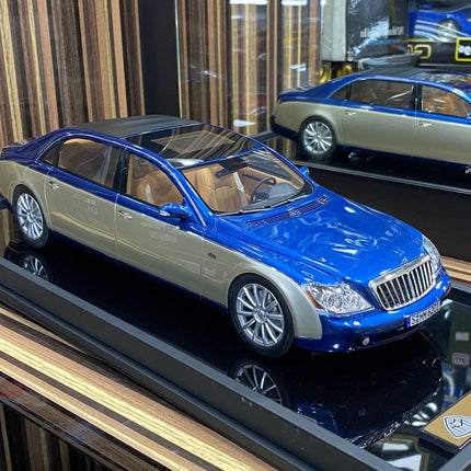 MotorHelix 1:18 Mercedes-Maybach 62S Landaulet Resin Model Blue Silver - collectible scale model car