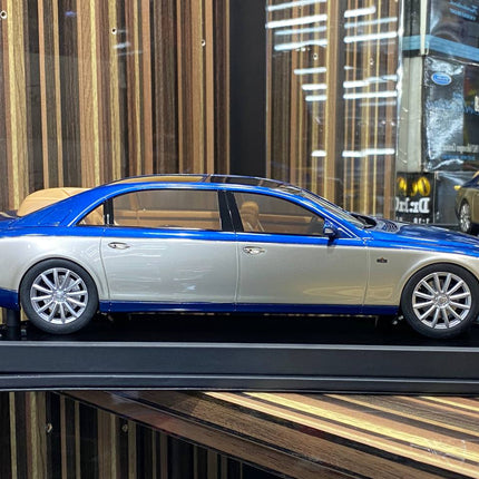 MotorHelix 1:18 Mercedes-Maybach 62S Landaulet Resin Model Blue Silver - premium collector scale model