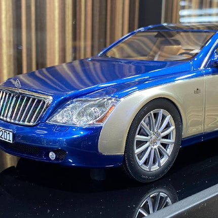 MotorHelix 1:18 Mercedes-Maybach 62S Landaulet Resin Model Blue Silver - collector edition scale model
