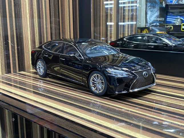 AutoArt Lexus LS500h 2018 Black 1:18 Diecast Model Car - detailed collector display model