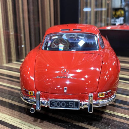 Minichamps 1/18 Mercedes-Benz 300SL Red Diecast Model Car - scale model for display