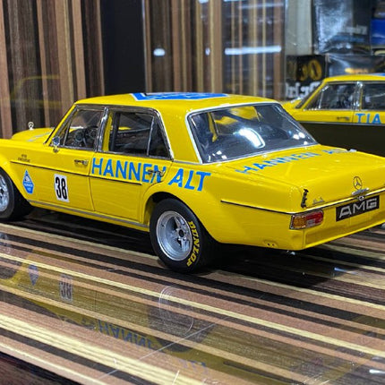 Minichamps 1/18 Mercedes-Benz 300SEL 1971 Yellow Diecast Model - fine detailed model replica