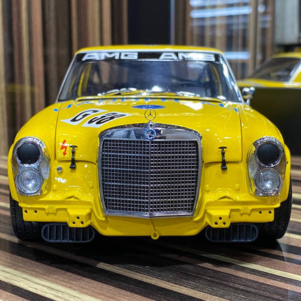 Minichamps 1/18 Mercedes-Benz 300SEL 1971 Yellow Diecast Model - scale model for display