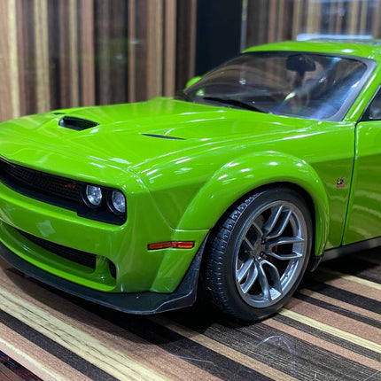 Solido 1:18 Diecast Dodge Challenger R/T SCAT Green Model Car - fine detailed model replica