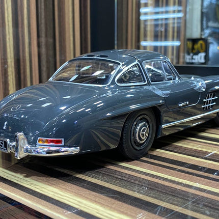 Minichamps 1:18 Mercedes-Benz 300SL Coupe Grey Diecast Model Car - collector edition scale model