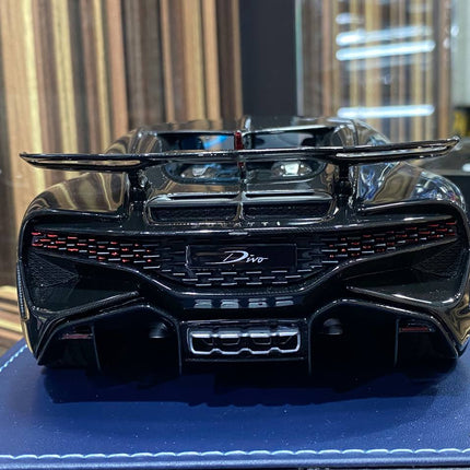 1/18 Resin Bugatti Divo Black & Carbon by MR Collection - scale model for display
