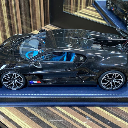 1/18 Resin Bugatti Divo Black & Carbon by MR Collection - collector display piece