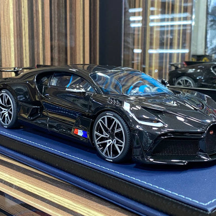 1/18 Resin Bugatti Divo Black & Carbon by MR Collection - detailed collector display model