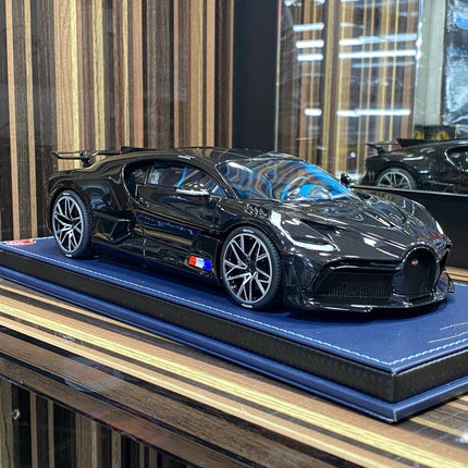 1/18 Resin Bugatti Divo Black & Carbon by MR Collection - hand-finished display model